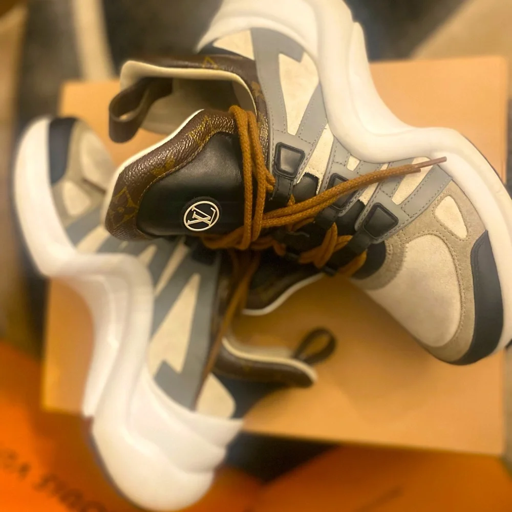 LV ARCHLITE SNEAKER SZ 37.5 (7.5) - Picture 2 of 4